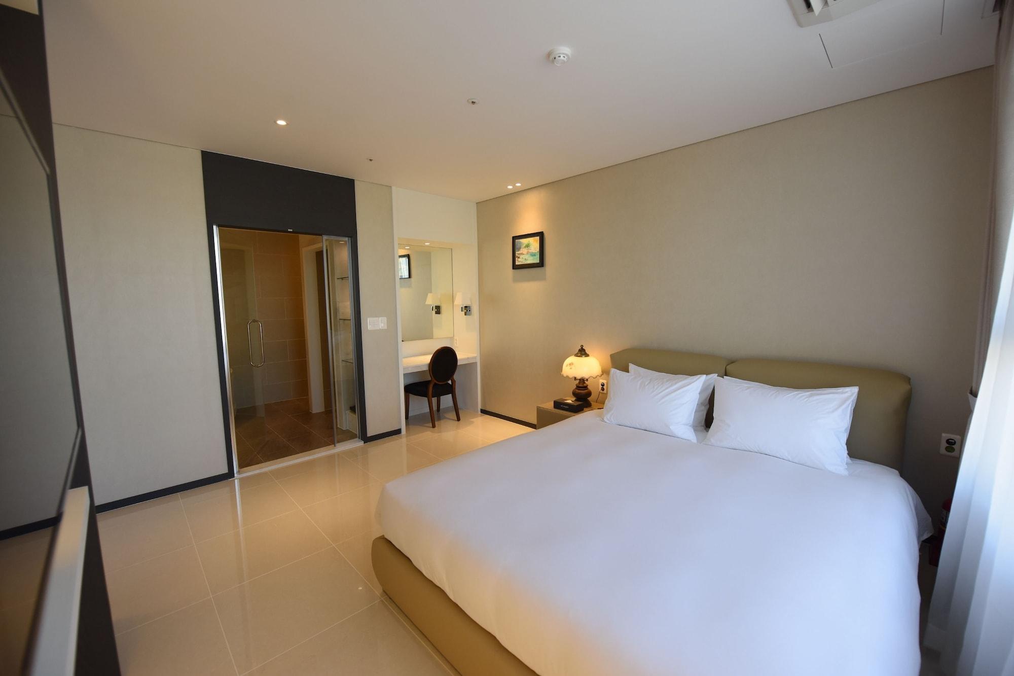 Geoje Artnouveau Suite Hotel Экстерьер фото