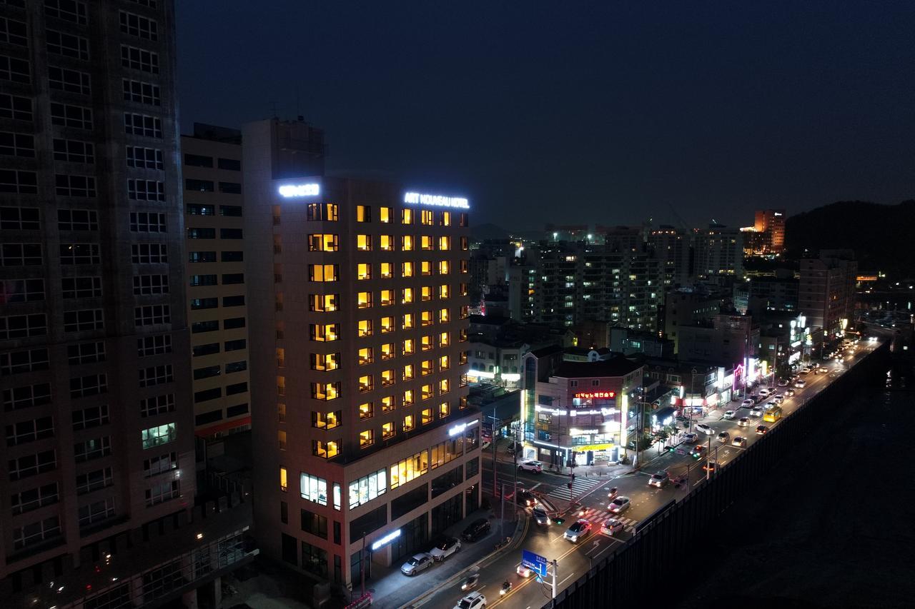 Geoje Artnouveau Suite Hotel Экстерьер фото