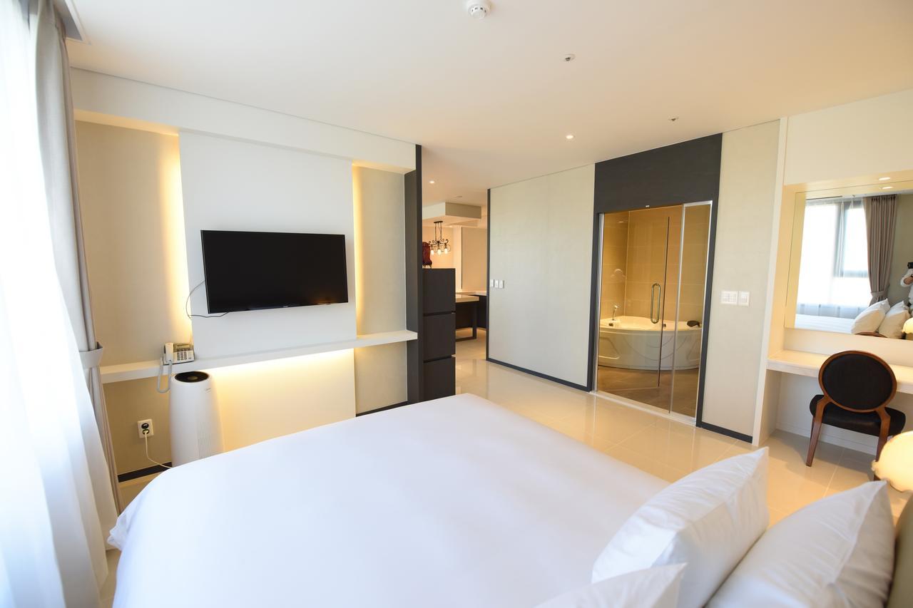 Geoje Artnouveau Suite Hotel Экстерьер фото