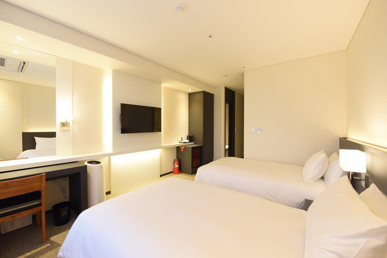 Geoje Artnouveau Suite Hotel Экстерьер фото