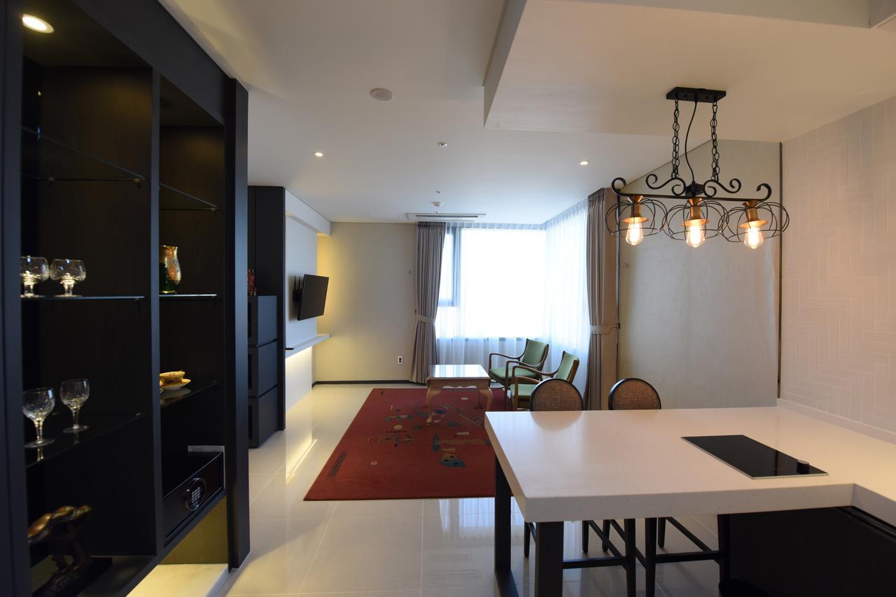 Geoje Artnouveau Suite Hotel Экстерьер фото